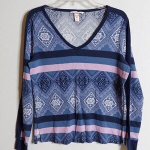 Victoria's‎ Secret sweater